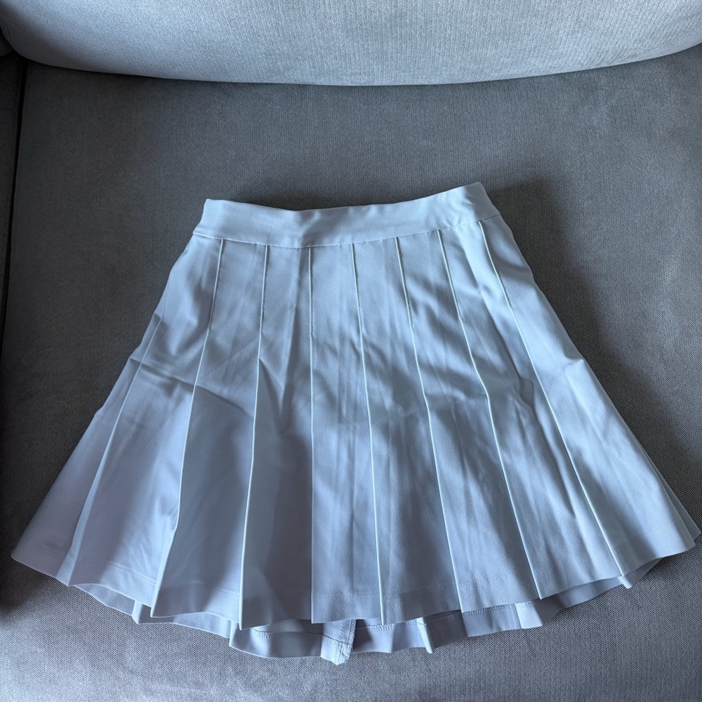 NWOT Aritzia Sunday Best skirt 

Size 2